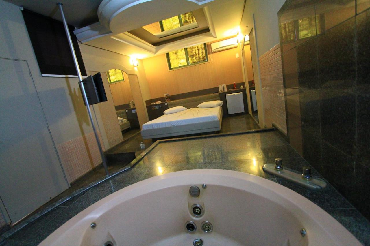 Movie Inn Motel E Hospedagem (Adults Only) Ribeirao Preto Ngoại thất bức ảnh