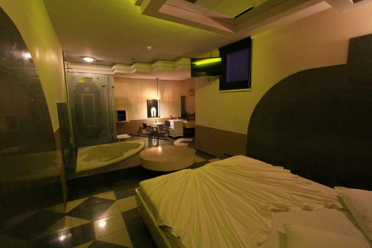 Movie Inn Motel E Hospedagem (Adults Only) Ribeirao Preto Ngoại thất bức ảnh